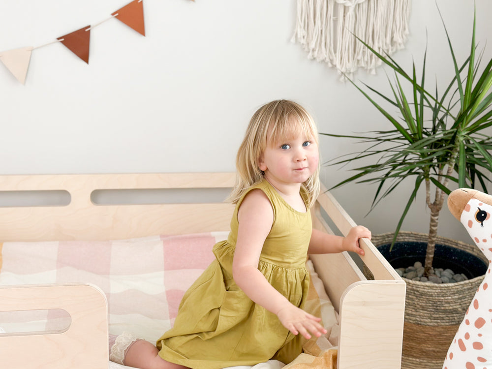 Floor bed with cutouts with removable rail PLY