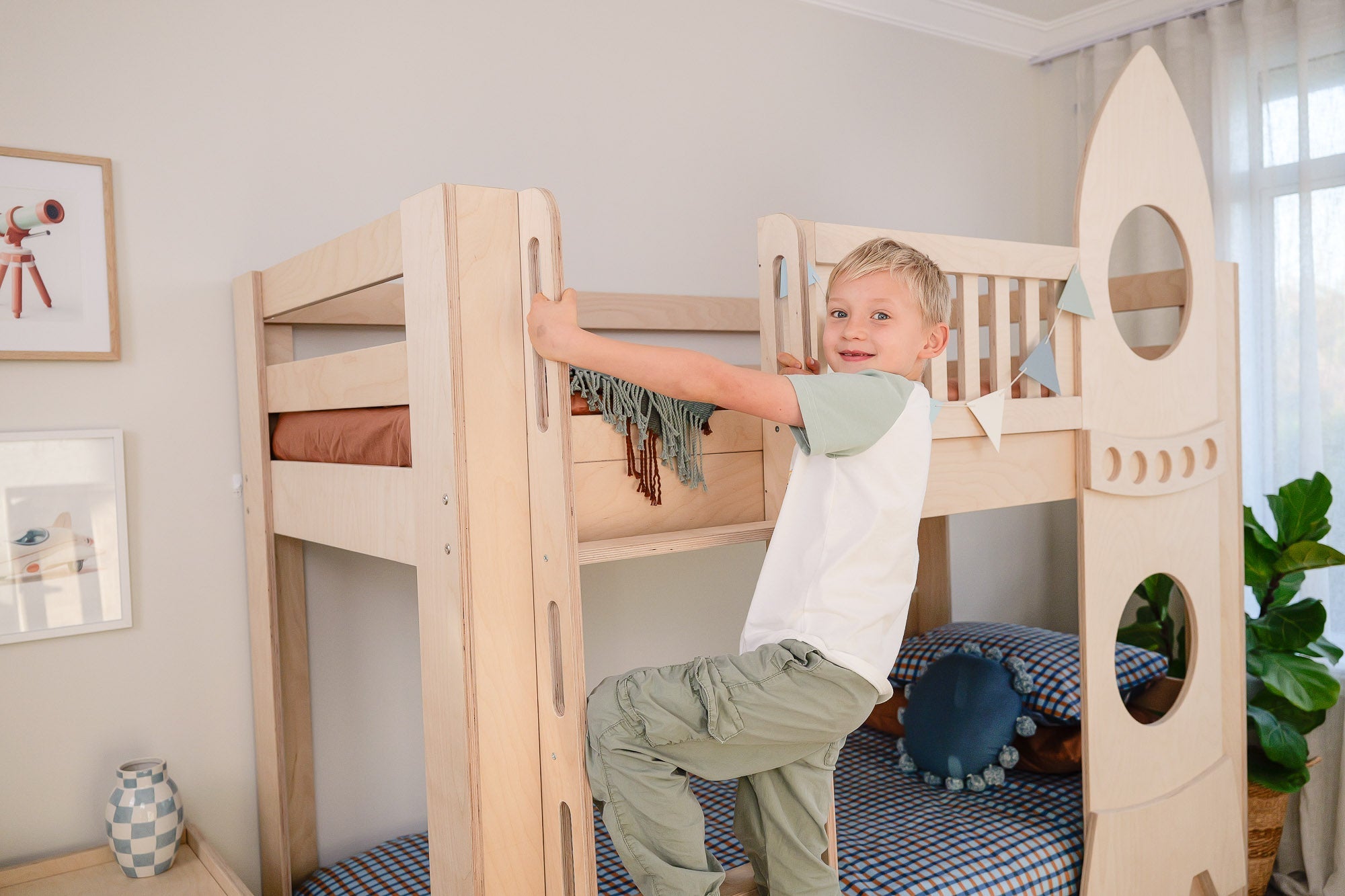 Rocket bunk bed