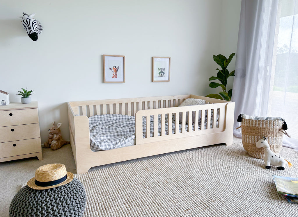 Floor bed with removable rail PLY